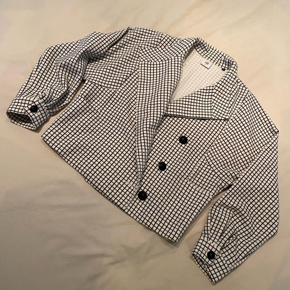 Black and white cropped trench
